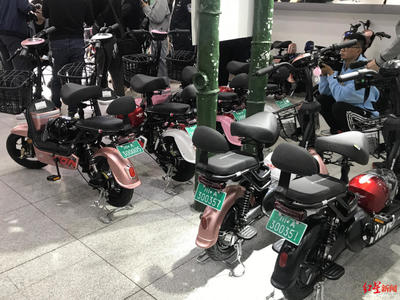 買了車就能上路 成都全國首創(chuàng)電動(dòng)自行車“帶牌銷售”新政解讀